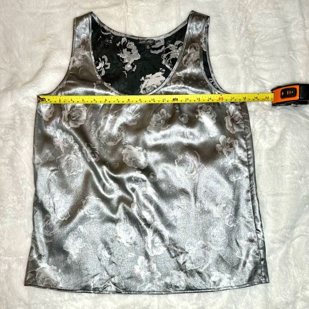 🌟 NWOT Lord & Taylor 424 Fifth Metallic Silver Rose Burnout Sleeveless Tank - Picture 5 of 6